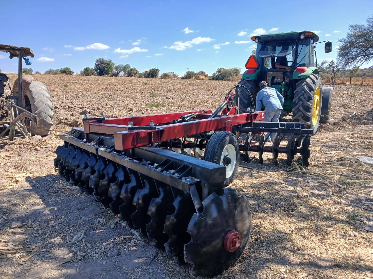 Tecnología de agricultura de precisión - Drones agrícolas, sistemas GPS de autoguiado y maquinaria especializada JERGSA